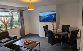 Lovely 2 Bedroom Apartment With A Garden